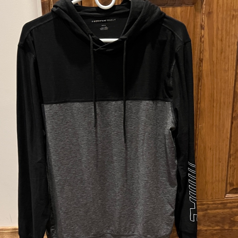 American Eagle Outfitters Men's Black and Gray Pullover